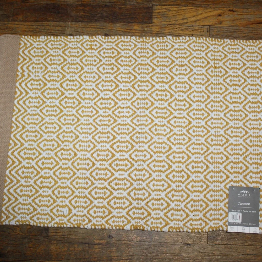 Pottery Barn. Moda at home enterprise. Carmen Bath Mat. Sz. 20″ x 32″